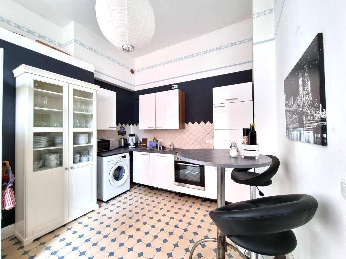 Charysma - Jugendstil Trifft Moderne, Schlafzimmer Mit Smart-Tv, Tischfussball, Darts, Parkplatz Hamelin Eksteriør bilde